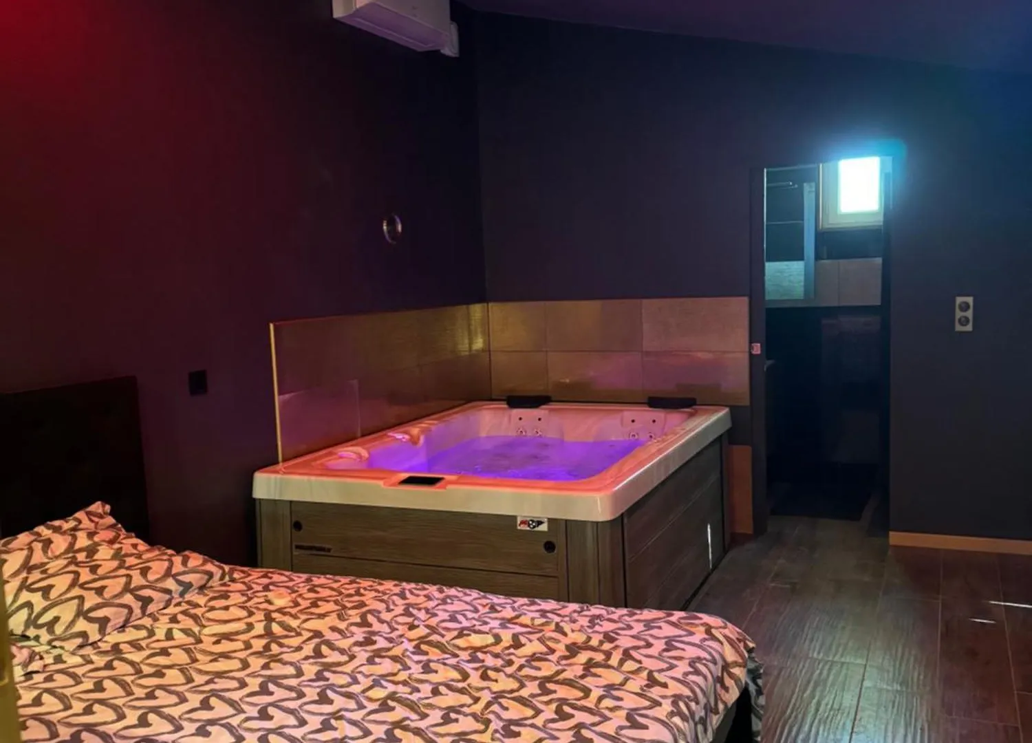 Apartment Love Room Villa Rhona Avec Jacuzzi Caderousse France