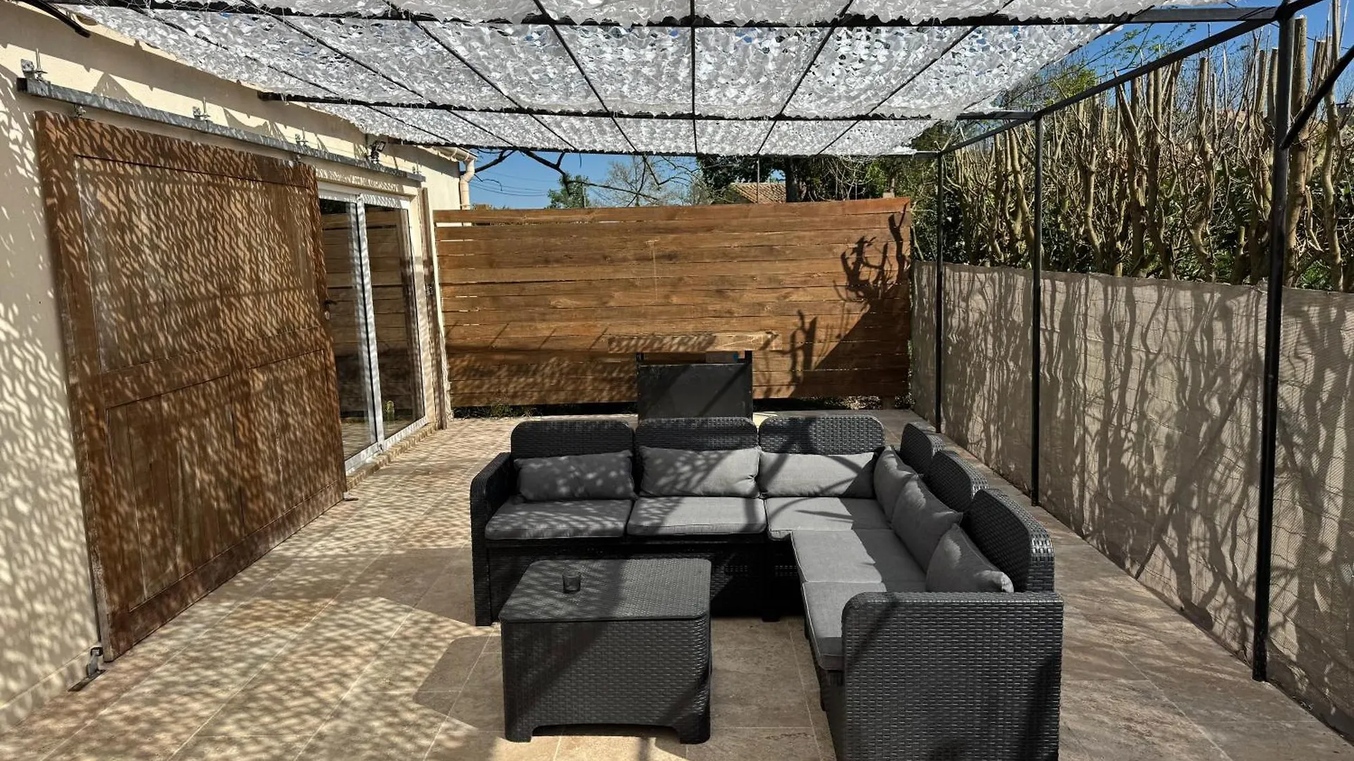 Apartment Love Room Villa Rhona Avec Jacuzzi Caderousse